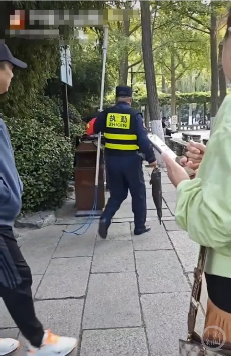 趵突泉鲤鱼被撑死好几条？景区回应