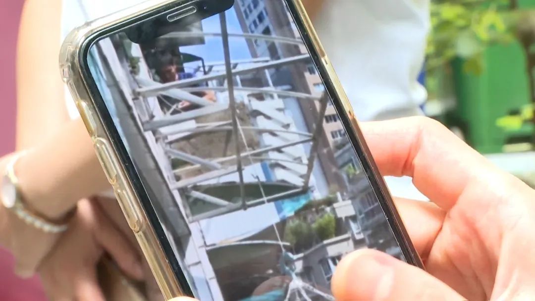 阳台外面建阳台，一户人家的装修惹怒了其他业主：简直不可理喻！