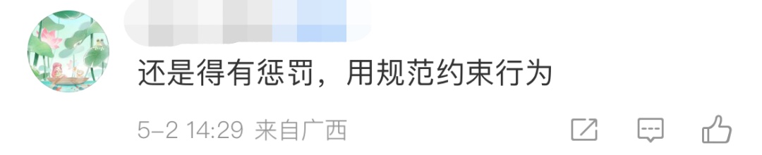 “撑死好几条了！” 景区保安劝游客不要喂鱼
