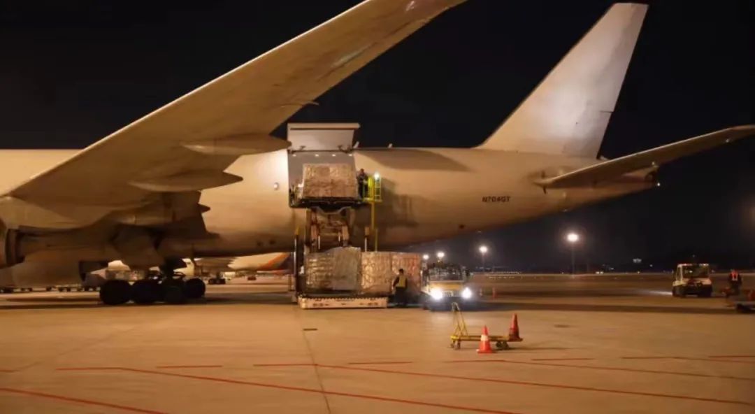 爆火!杭州老板一天能卖出上百万!不少人很爱... 爆火!杭州老板一天能卖出上百万!不少人很爱...