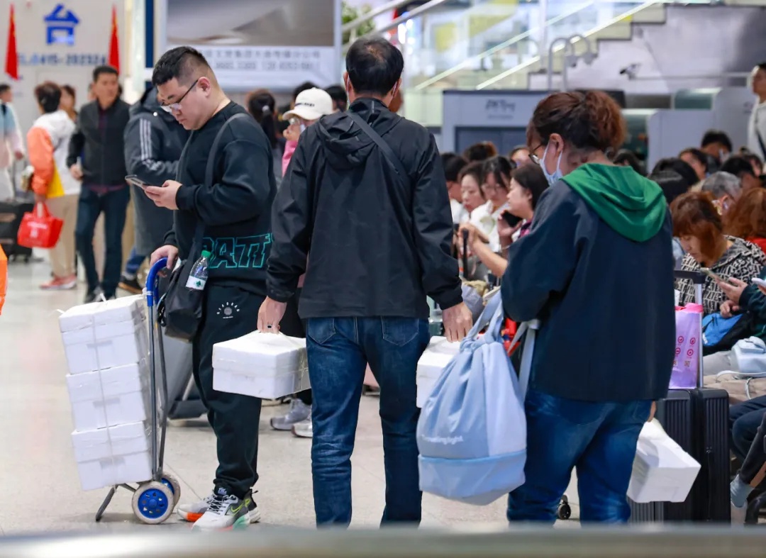 辽宁此地再现“人均小白箱”!这回带了啥? 辽宁此地再现“人均小白箱”!这回带了啥?