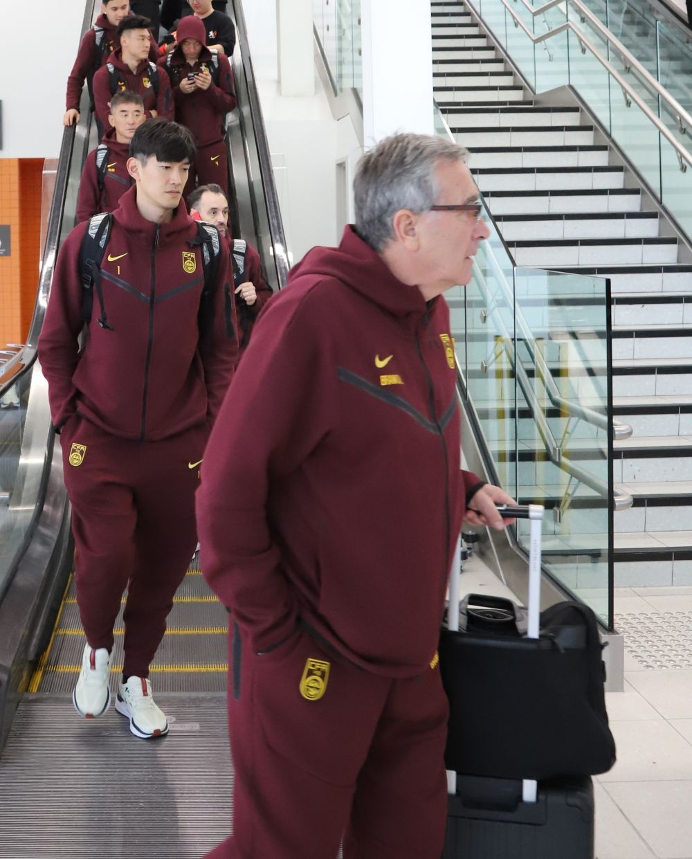 中国男足抵达澳大利亚阿德莱德备战世预赛 中国男足抵达澳大利亚阿德莱德备战世预赛