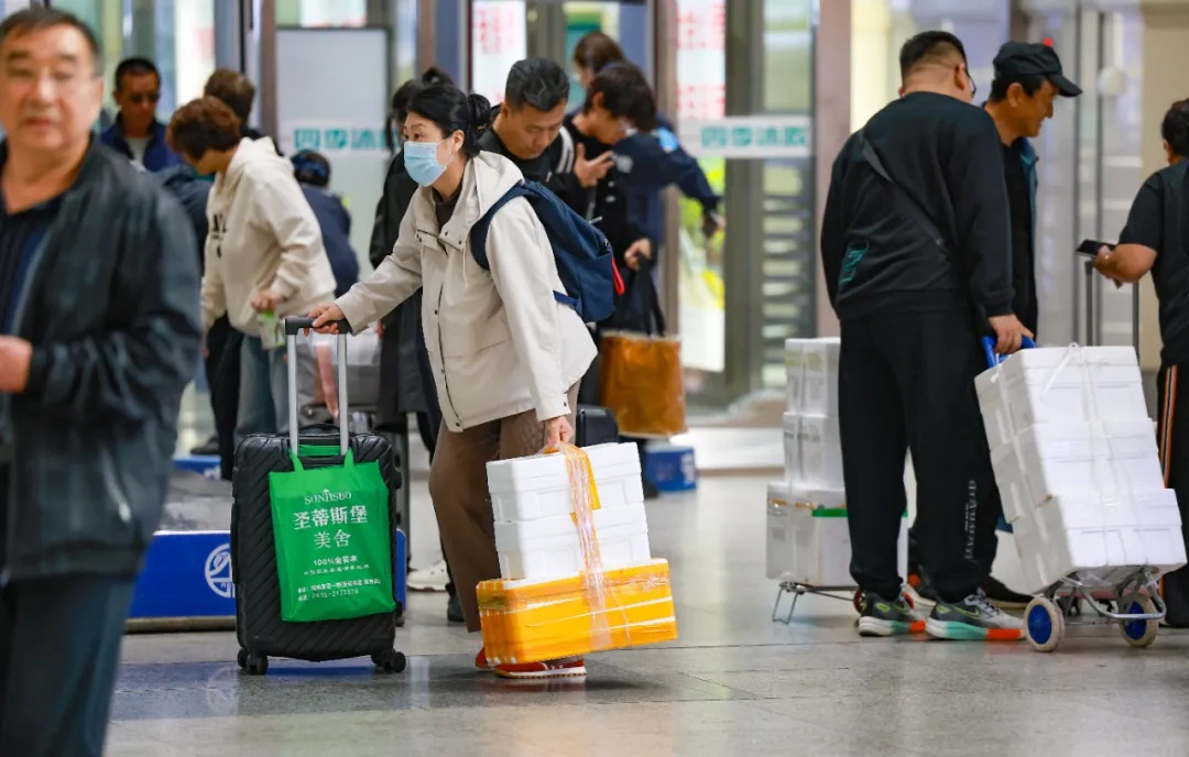 辽宁此地再现“人均小白箱”!这回带了啥? 辽宁此地再现“人均小白箱”!这回带了啥?