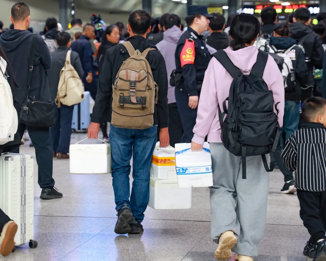 辽宁此地再现“人均小白箱”!这回带了啥? 辽宁此地再现“人均小白箱”!这回带了啥?