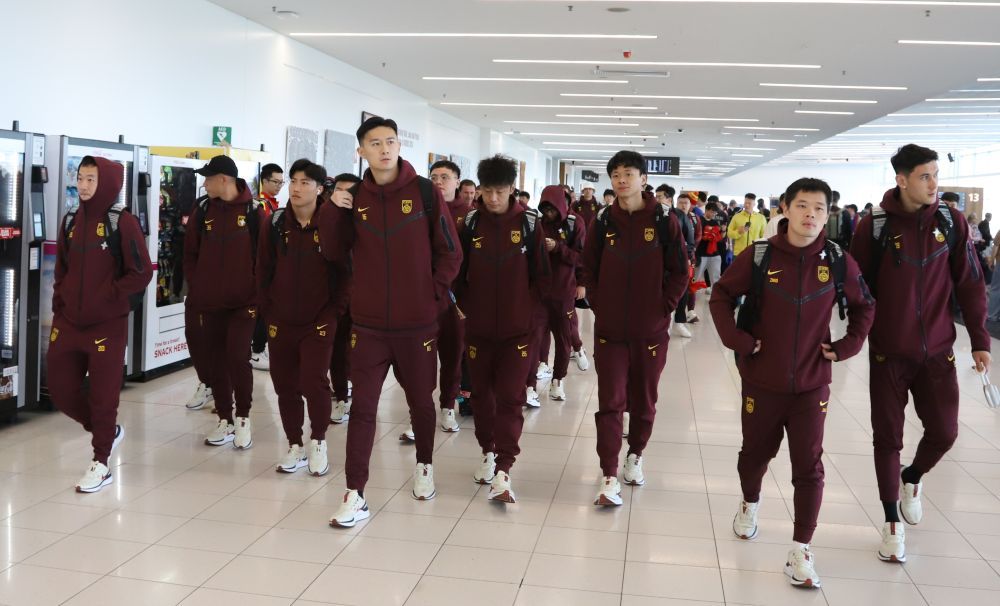 中国男足抵达澳大利亚阿德莱德备战世预赛 中国男足抵达澳大利亚阿德莱德备战世预赛