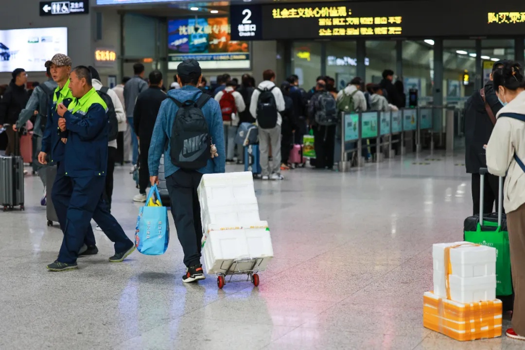 辽宁此地再现“人均小白箱”!这回带了啥? 辽宁此地再现“人均小白箱”!这回带了啥?