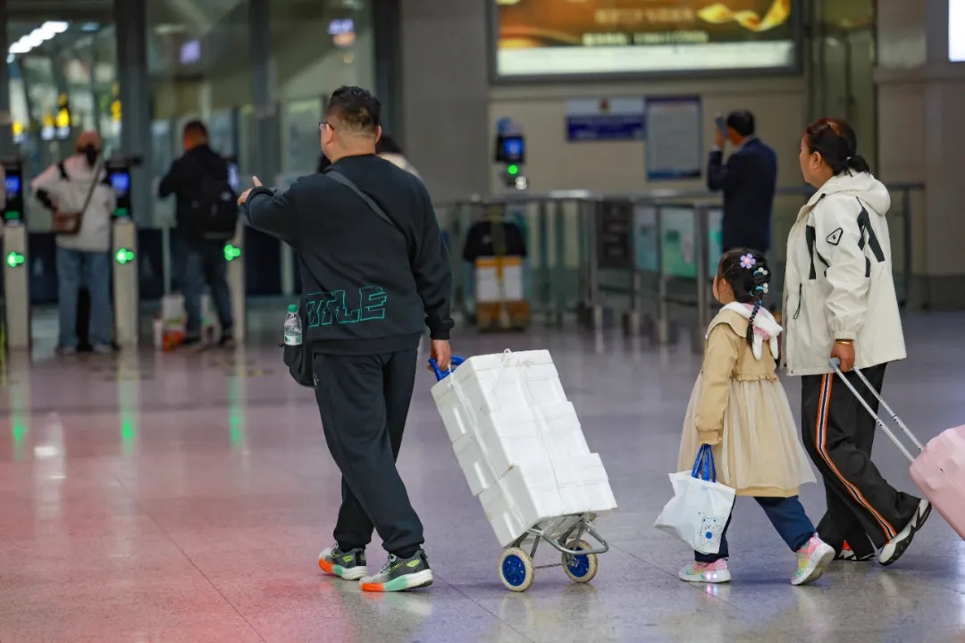 辽宁此地再现“人均小白箱”!这回带了啥? 辽宁此地再现“人均小白箱”!这回带了啥?