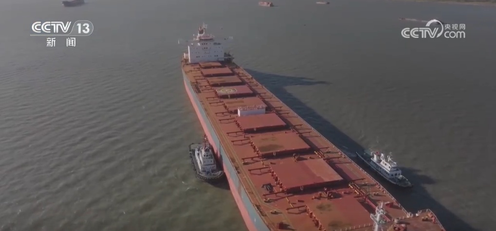 在坚守中彰显责任与担当 江上“引路人”假期守护水上安全 在坚守中彰显责任与担当 江上“引路人”假期守护水上安全