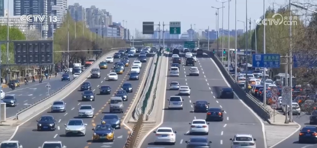 各地迎来国庆返程客流高峰 全国铁路累计发送旅客突破1亿人次