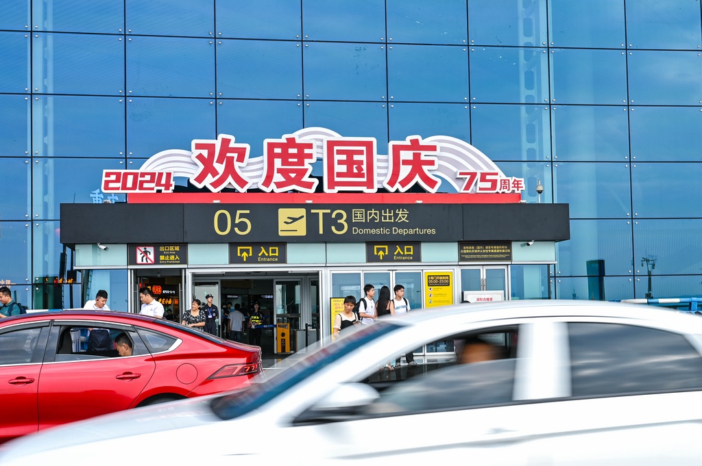 国庆黄金周 重庆江北国际机场旅客吞吐量预计105.7万人次 国庆黄金周 重庆江北国际机场旅客吞吐量预计105.7万人次