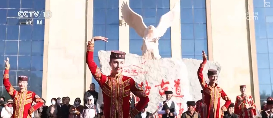 “高原风光+独特民俗”激活流量密码 文旅融合“串”出乡村致富路