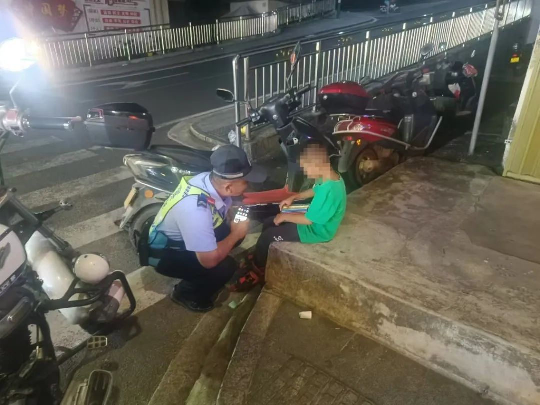 家长注意,广东一景区3天走丢130个娃... 家长注意,广东一景区3天走丢130个娃...