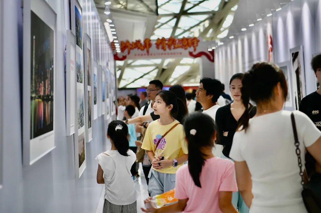 “露营热”“美术馆热”……这个假期你“轻旅游”和“微度假”了吗？