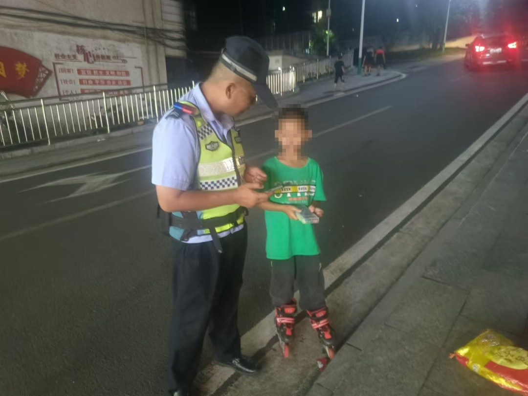 家长注意,广东一景区3天走丢130个娃... 家长注意,广东一景区3天走丢130个娃...