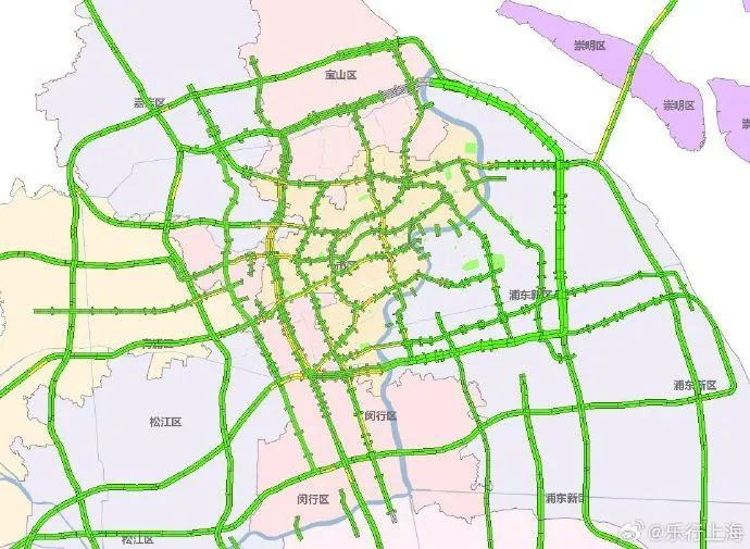 上海长江隧桥返沪方向，拍出了停车场的感觉！网友：“猪肝紫”假期永不缺席