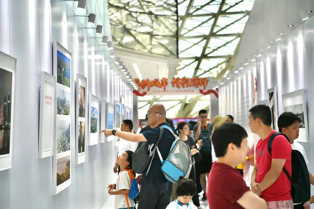 “露营热”“美术馆热”……这个假期你“轻旅游”和“微度假”了吗？