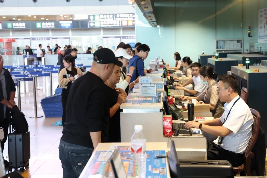 哈尔滨机场黄金周运送旅客50余万人次