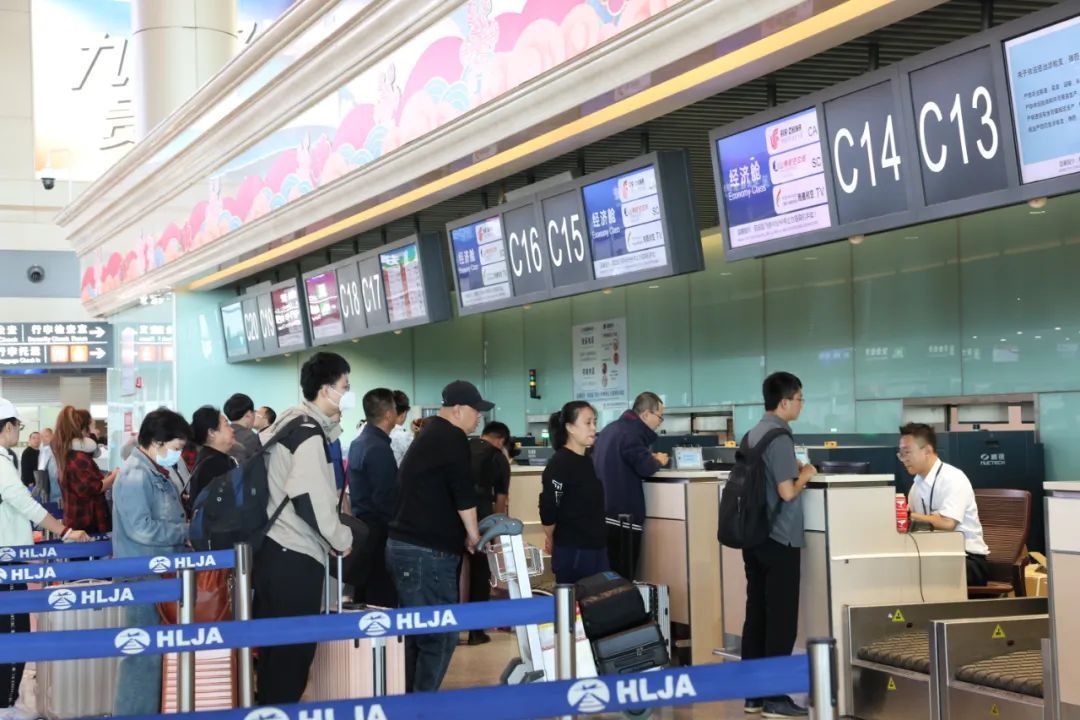 哈尔滨机场黄金周运送旅客50余万人次