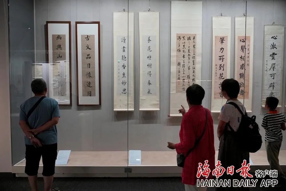 国庆假期海南接待游客413.32万人次，游客总花费57.38亿元