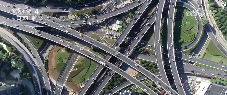 国庆假期全社会跨区域人员流动量超20亿人次 全国道路交通安全形势总体平稳 国庆假期全社会跨区域人员流动量超20亿人次 全国道路交通安全形势总体平稳