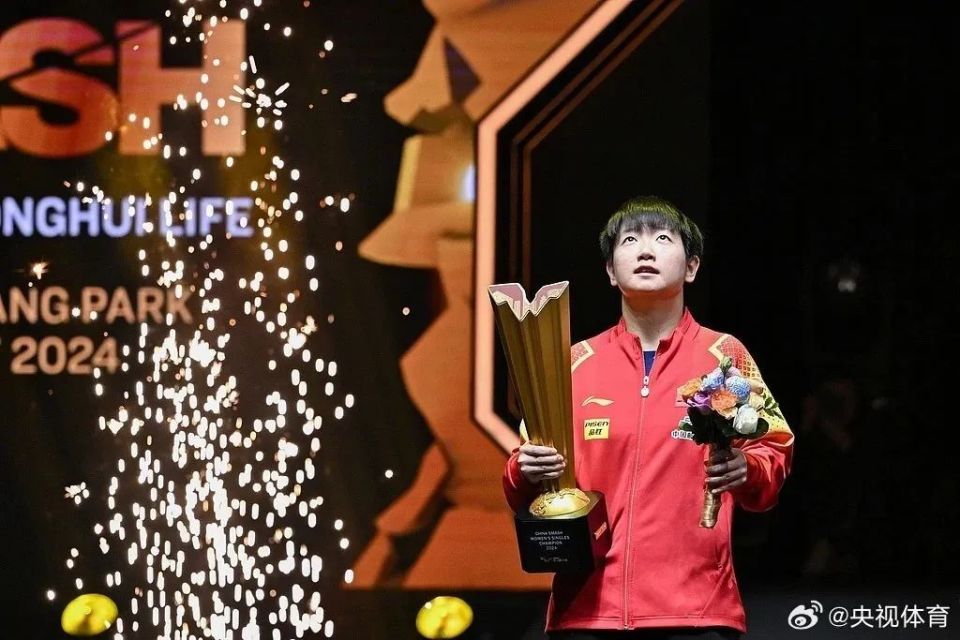 孙颖莎收获10万美元奖金,成世界排名新体系下首位积分破万球员 孙颖莎收获10万美元奖金,成世界排名新体系下首位积分破万球员