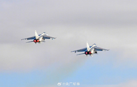 炫酷！战机直冲云霄高清壁纸