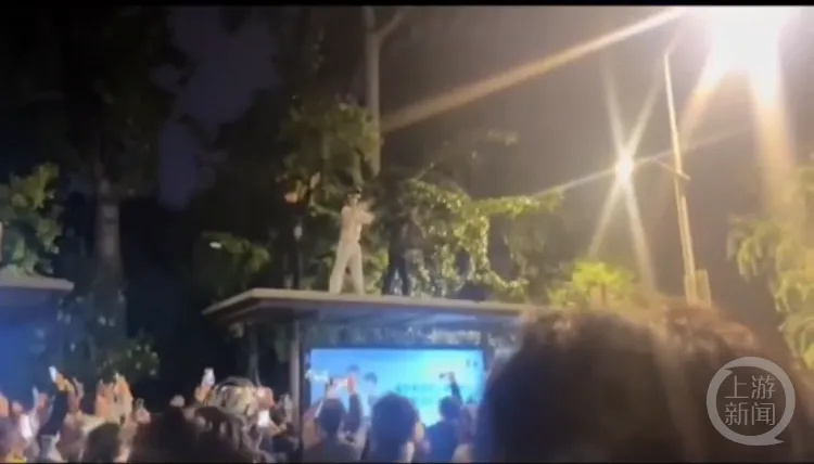 “鬼火少年”深夜在红色教育基地前飙车放烟花！警方现场抓捕：你们这是糟蹋青春啊！