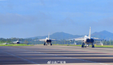 炫酷！战机直冲云霄高清壁纸