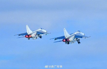 炫酷！战机直冲云霄高清壁纸