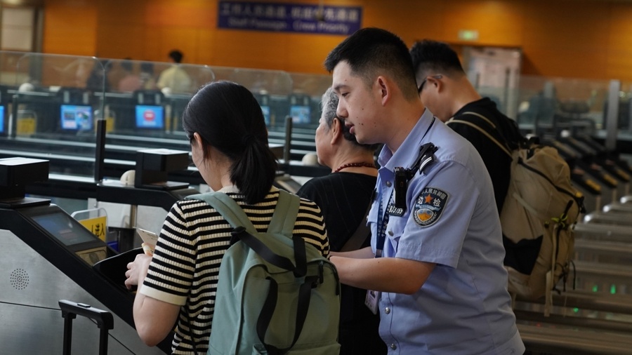 国庆假期，上海机场边检查验出入境人员超60万人次