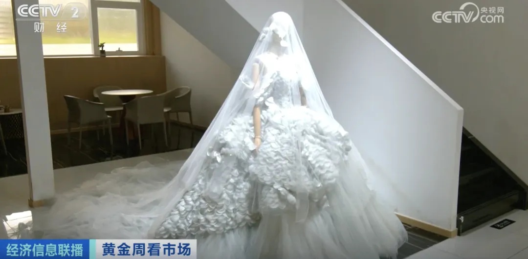 一天赶6场,订单已排到后年!老板娘忙疯:几乎通宵呀 一天赶6场,订单已排到后年!老板娘忙疯:几乎通宵呀