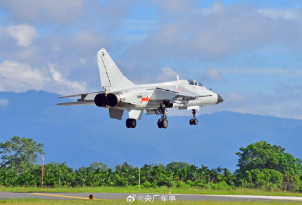 炫酷！战机直冲云霄高清壁纸