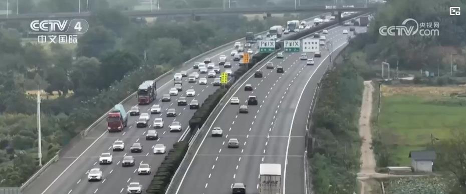 国庆假期全社会跨区域人员流动量超20亿人次 全国道路交通安全形势总体平稳 国庆假期全社会跨区域人员流动量超20亿人次 全国道路交通安全形势总体平稳
