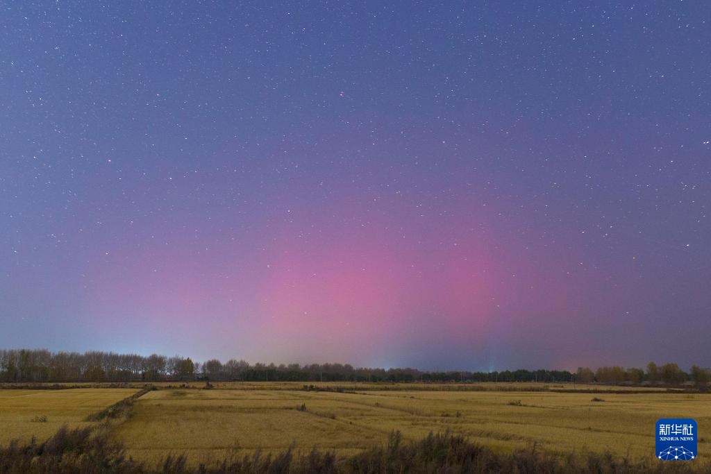 黑龙江佳木斯出现极光