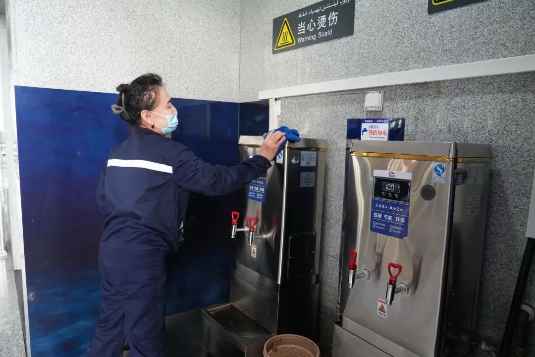 国庆假期 哈密火车站发送旅客超7.2万人次 国庆假期 哈密火车站发送旅客超7.2万人次