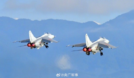 炫酷！战机直冲云霄高清壁纸