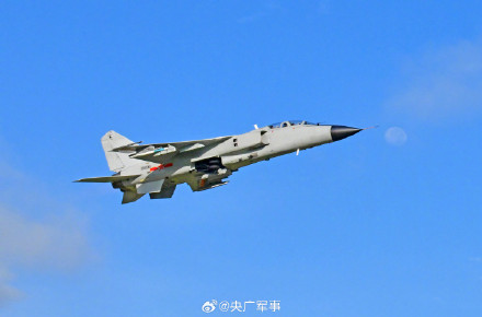 炫酷！战机直冲云霄高清壁纸