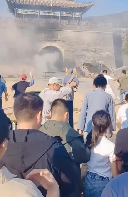沉浸式体验《亮剑》！山东一景区“跟着团长打县城”项目爆火