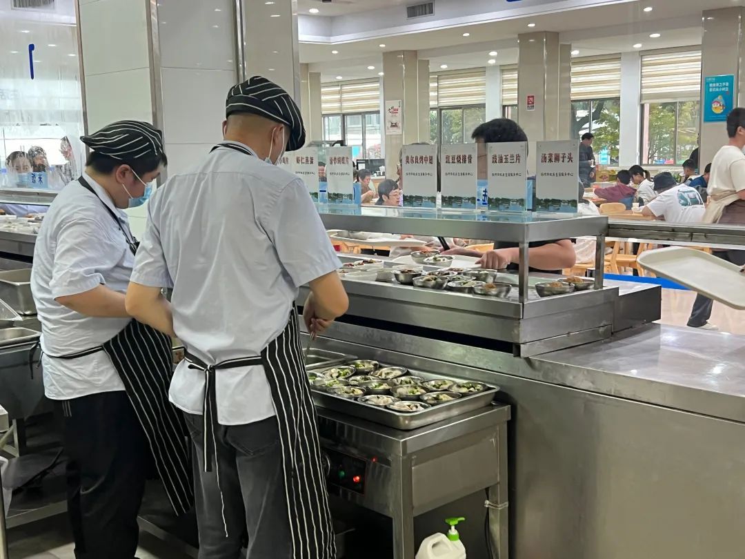 此地市政府食堂再次出圈!28元可以吃到四菜一汤,队伍排到门外 此地市政府食堂再次出圈!28元可以吃到四菜一汤,队伍排到门外