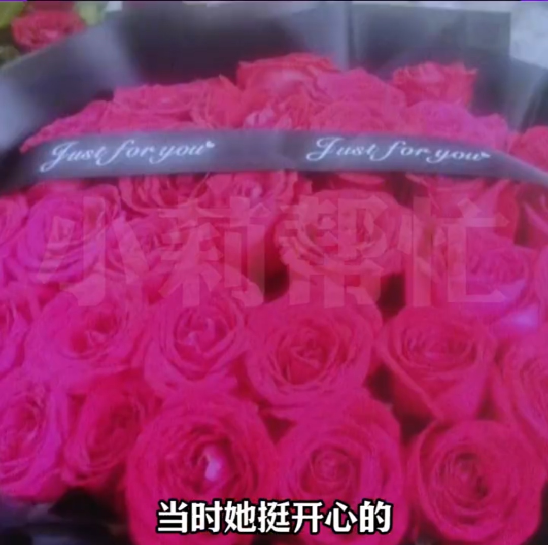 男子称花2个月工资追女生反被拉黑，女方回应了！网友吵翻