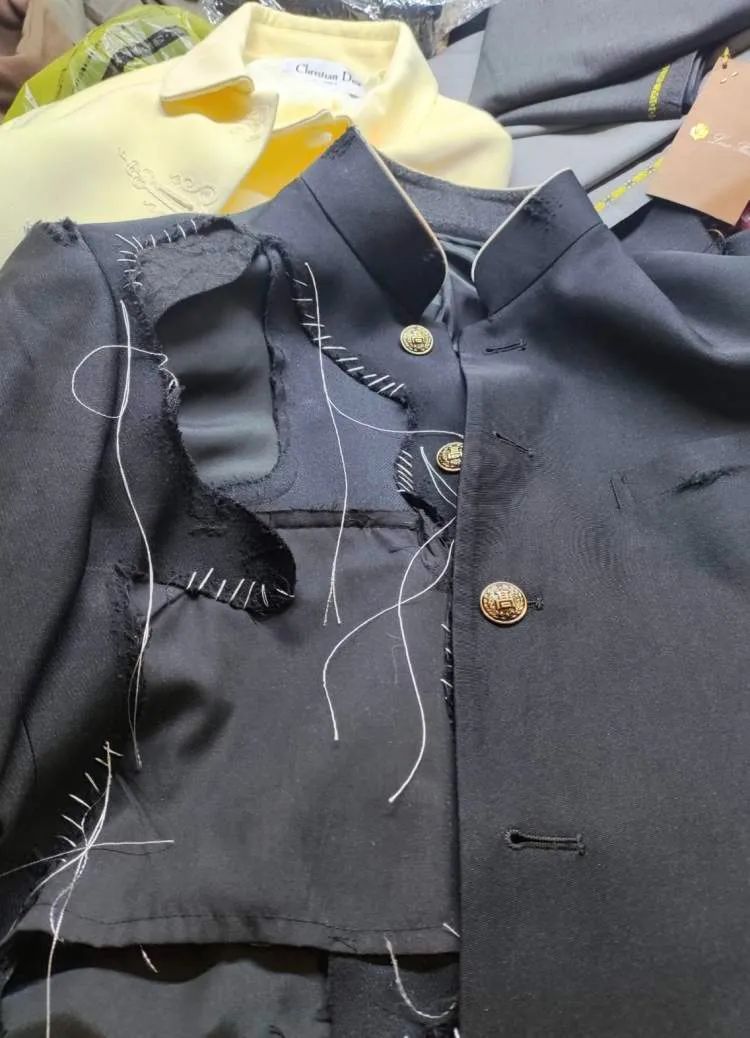 脑洞大开!20年前妈妈的婚纱“爆改”成了抹胸款,女儿结婚穿 脑洞大开!20年前妈妈的婚纱“爆改”成了抹胸款,女儿结婚穿