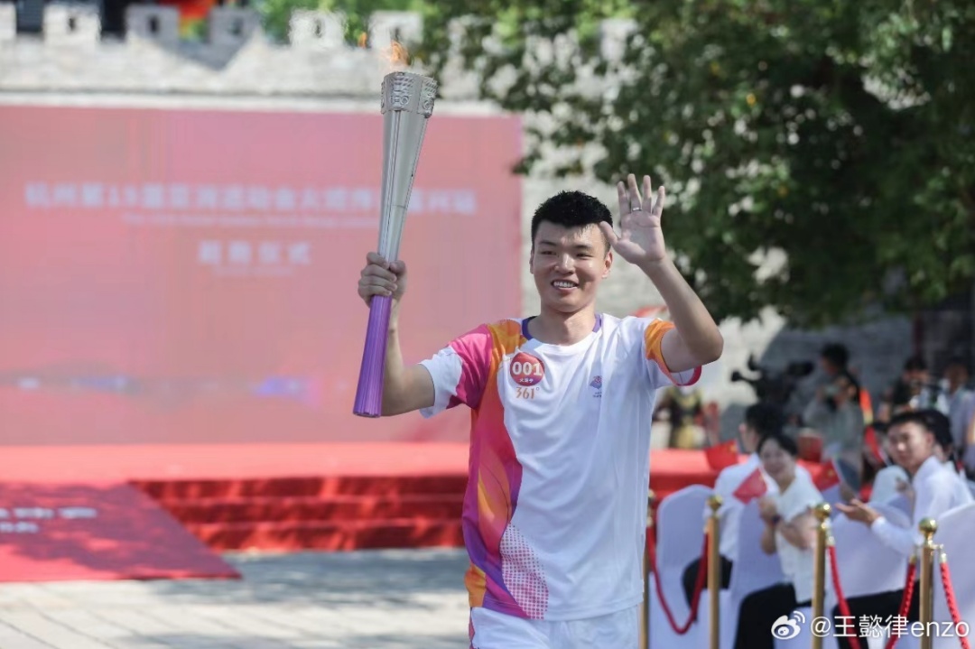 他们同一天官宣结婚！现场众星云集
