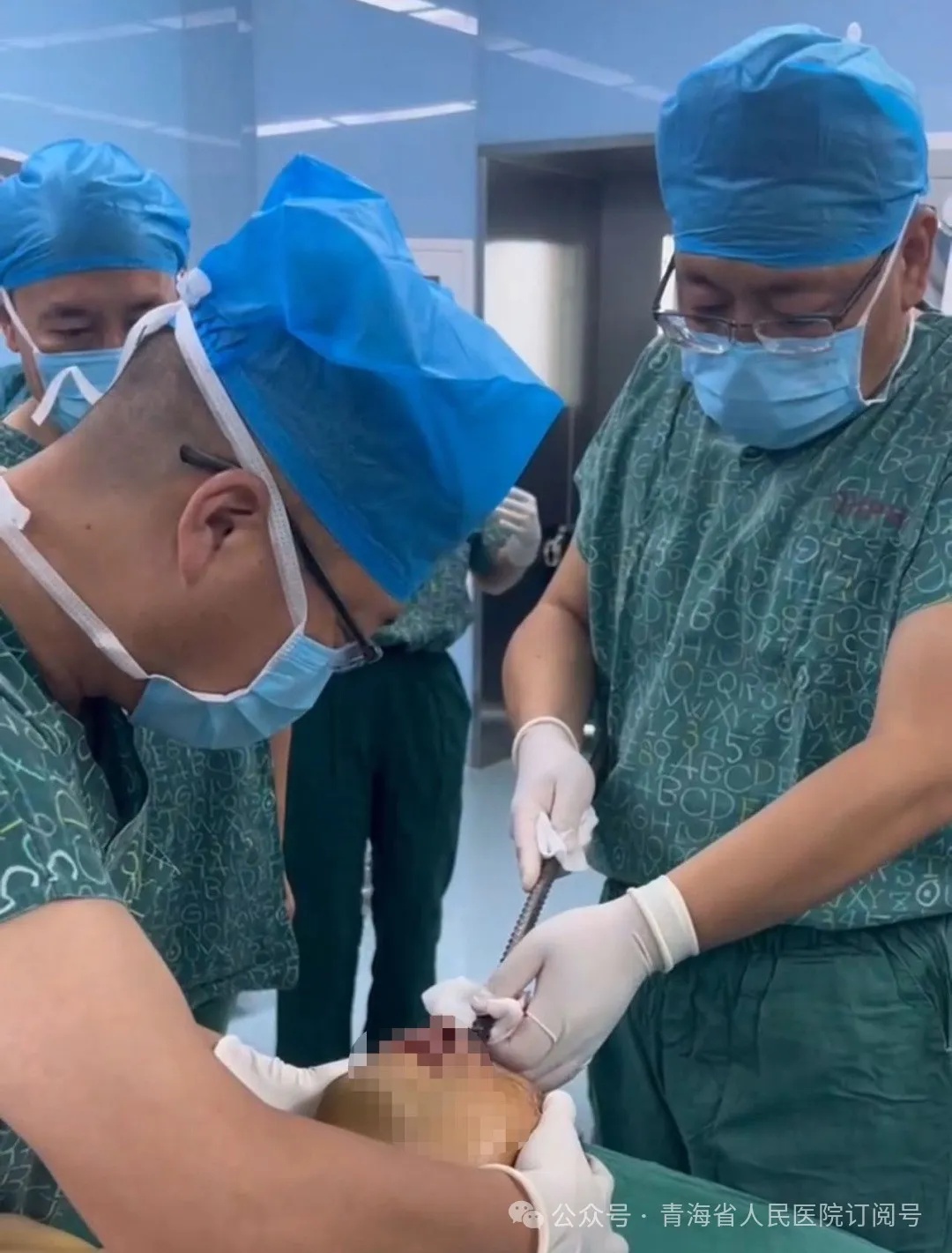 事发青海,1米长钢筋从鼻根穿入男子体内...... 事发青海,1米长钢筋从鼻根穿入男子体内......