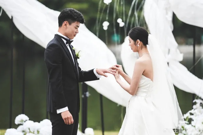 他们同一天官宣结婚！现场众星云集