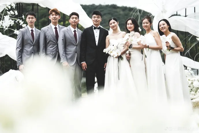 他们同一天官宣结婚！现场众星云集