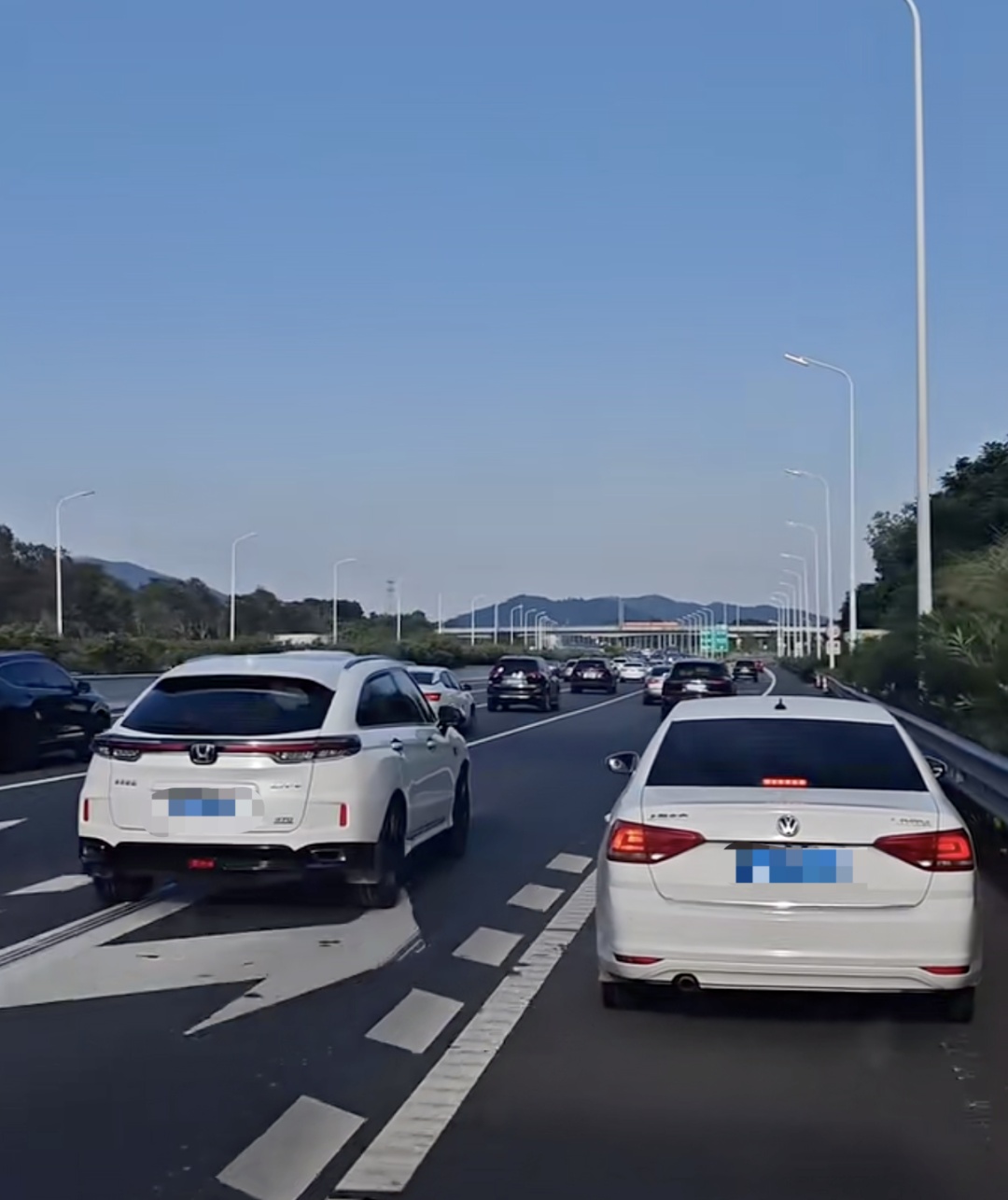 网友疯狂@交警:不能放过他!后续来了 网友疯狂@交警:不能放过他!后续来了