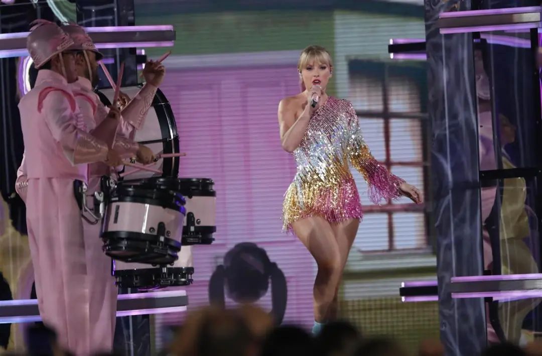 “霉霉”成为全球最富女歌手,净资产达16亿美元! “霉霉”成为全球最富女歌手,净资产达16亿美元!