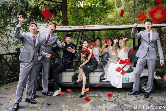 他们同一天官宣结婚！现场众星云集