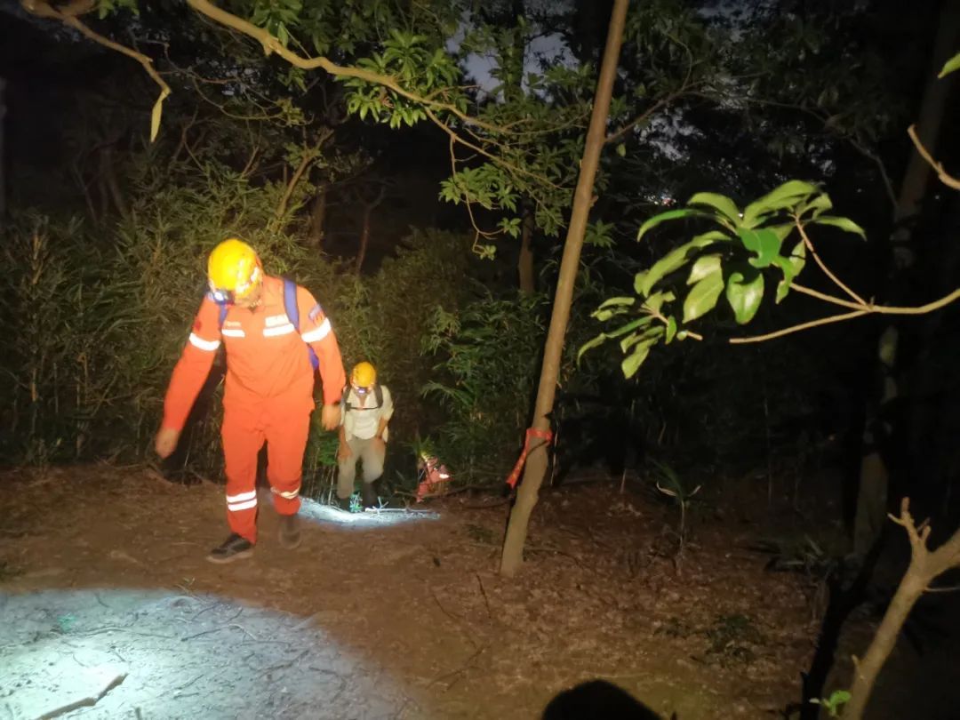 紧急救援!事发厦门东坪山! 紧急救援!事发厦门东坪山!