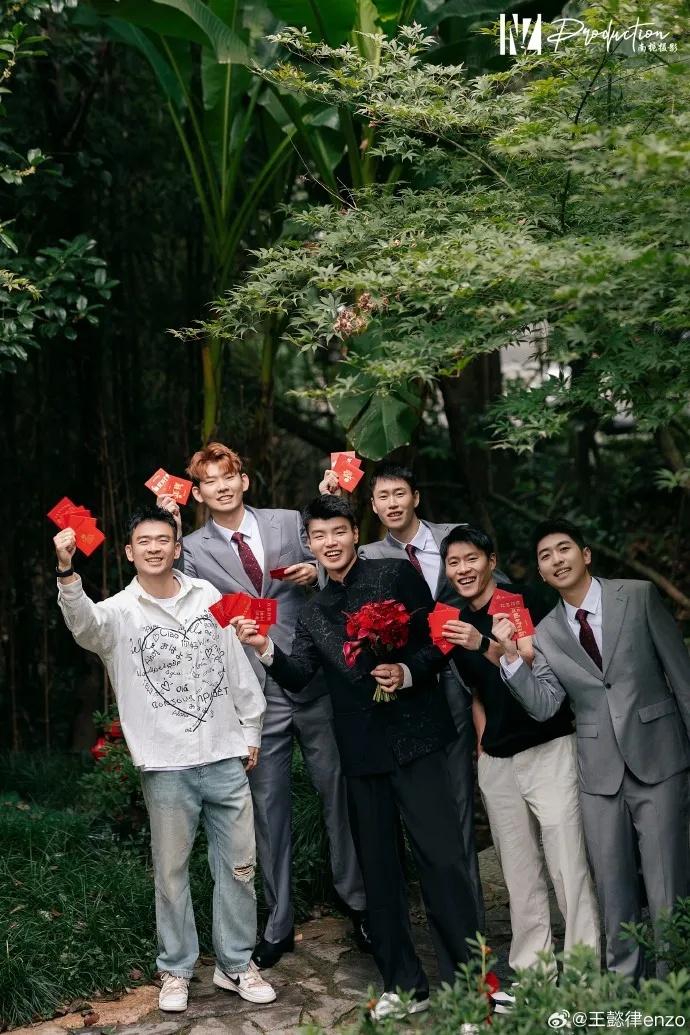 他们同一天官宣结婚！现场众星云集